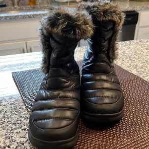 Like New North Face thermal snow boots